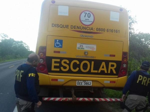 Ônibus escolar era conduzido por motorista sem CNH.(Imagem:Divulgação/PRF)