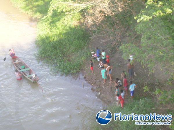 Jovem que pulou da ponte em Floriano ainda não foi encontrada. (Imagem:FlorianoNews)