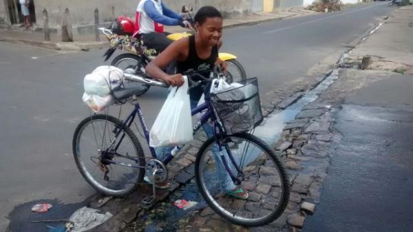 Morador reclama de canaleta mal feita na Rua Padre Reis.(Imagem:Internauta/FlorianoNews)