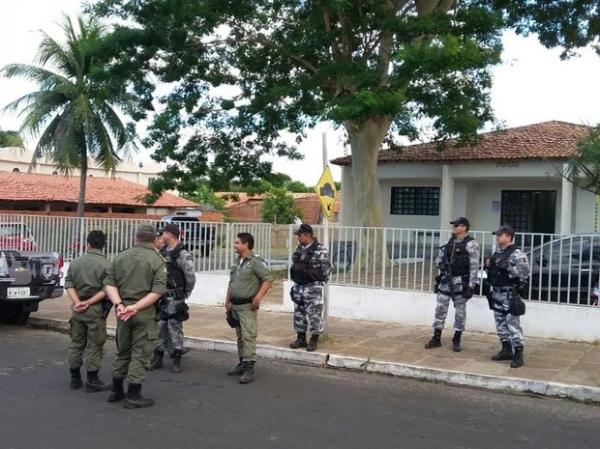 Policiamento foi reforçado nas imediações do Fórum de Castelo.(Imagem:Ellyo Teixeira/G1)