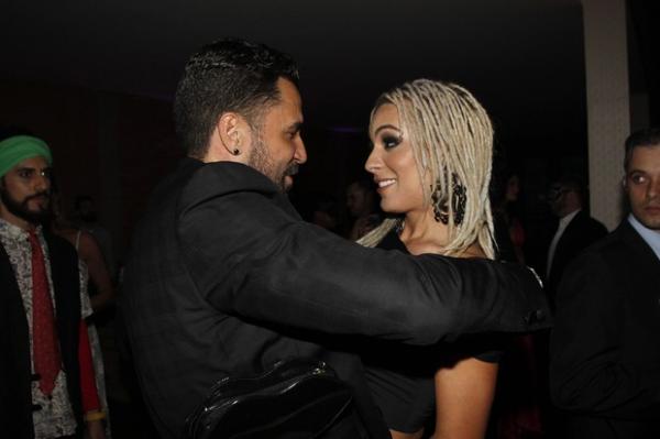 Latino e Fernanda Lacerda, a Mendigata, em festa em São Paulo.(Imagem:Celso Tavares/ EGO)