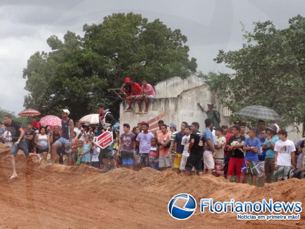 Emoção em duas rodas e muita adrenalina marcaram o I Motocross Arena Show de Floriano.(Imagem:FlorianoNews)