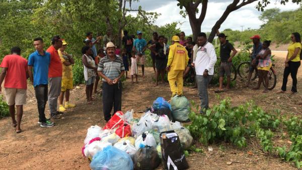 Projeto Amarelinho realiza doação de roupas e alimentos a moradores da zona rural de Floriano(Imagem:FlorianoNews)