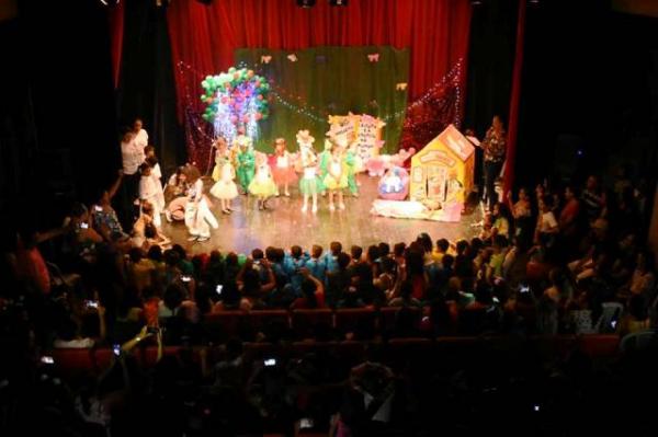 Escola Municipal realiza projeto de incentivo à leitura e lota o Teatro Maria Bonita.(Imagem:SECOM)