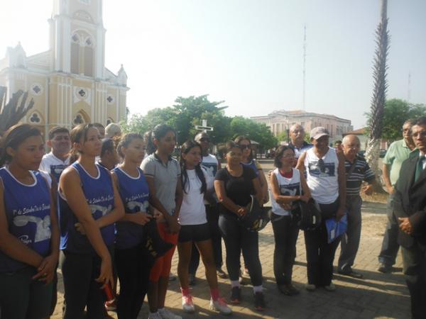 Educadores físicos comemoram seu dia em cerimônia de abertura da Semana da Pátria.(Imagem:FlorianoNews)