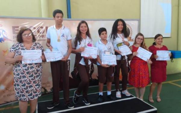 Escola Pequeno Príncipe realiza cerimônia de entrega de medalhas e premiação da OBA.(Imagem:FlorianoNews)