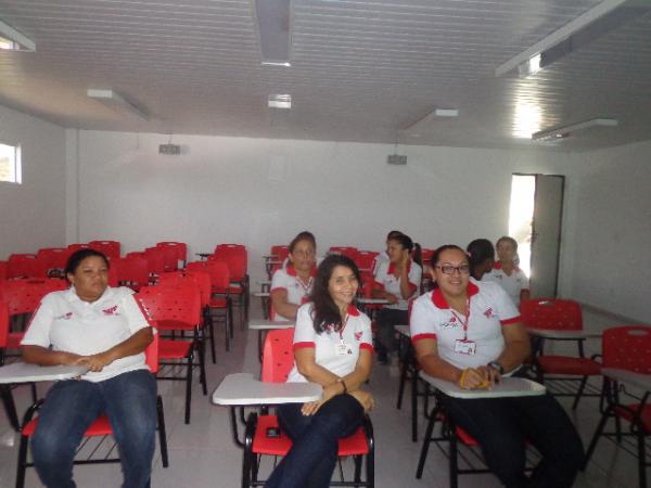 Cajueiro Motos homenageia mães colaboradoras.(Imagem:FlorianoNews)