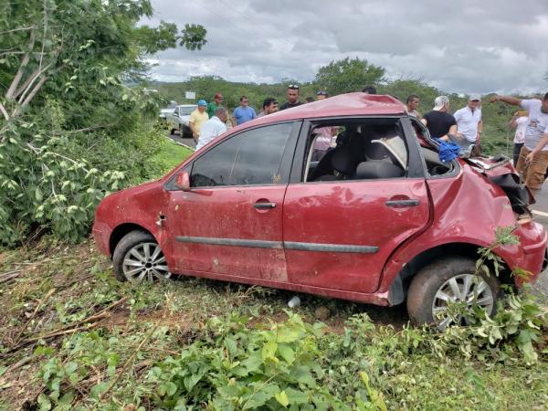 Em março, uma empresária morreu após saída de pista na BR-230, em Oeiras, no Piauí.(Imagem:Divulgação/PRF)