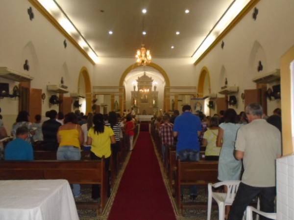 Vigília Pascoal reúne fiéis na Catedral São Pedro de Alcântara, em Floriano.(Imagem:FlorianoNews)