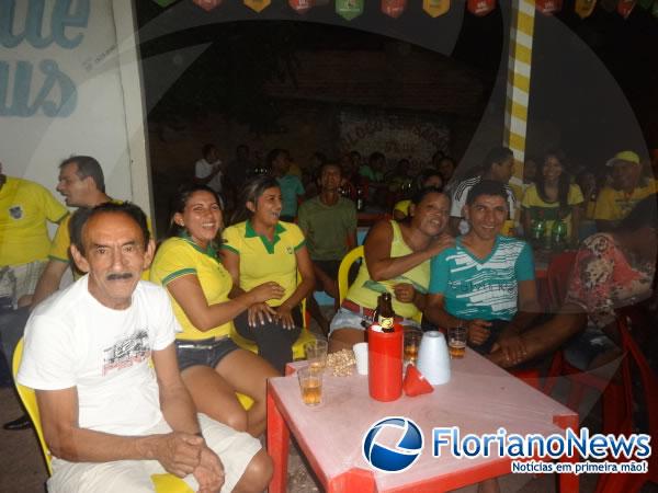 Torcedores de Floriano e Barão de Grajaú se reuniram para assistir partida entre Brasil e Croácia.(Imagem:FlorianoNews)