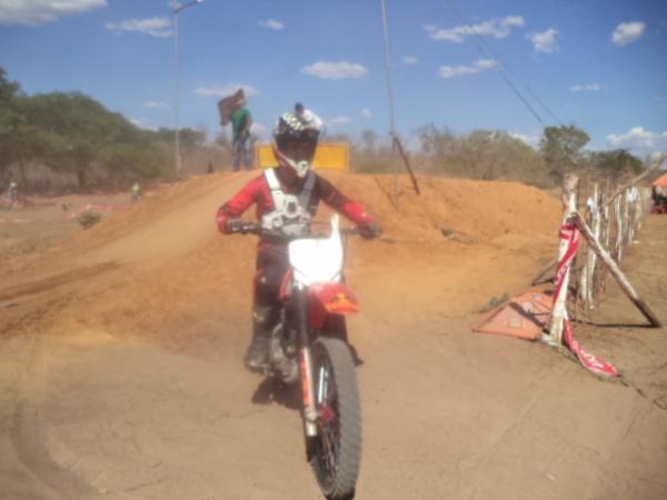 Velocidade e muita adrenalina no 2° Motocross de Nazaré do Piauí.(Imagem:FlorianoNews)