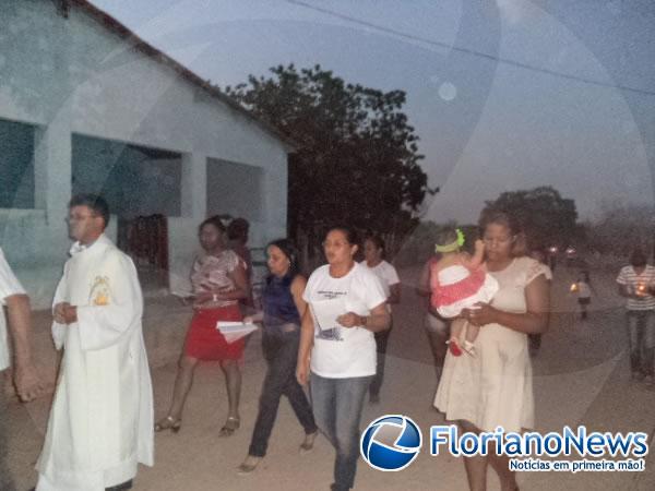 Procissão marca encerramento do festejo de Santa Teresinha na zona rural de Floriano.(Imagem:FlorianoNews)