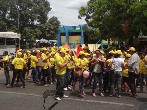 Professores de Floriano fazem manifestação por repasse do FUNDEB.(Imagem:FlorianoNews)