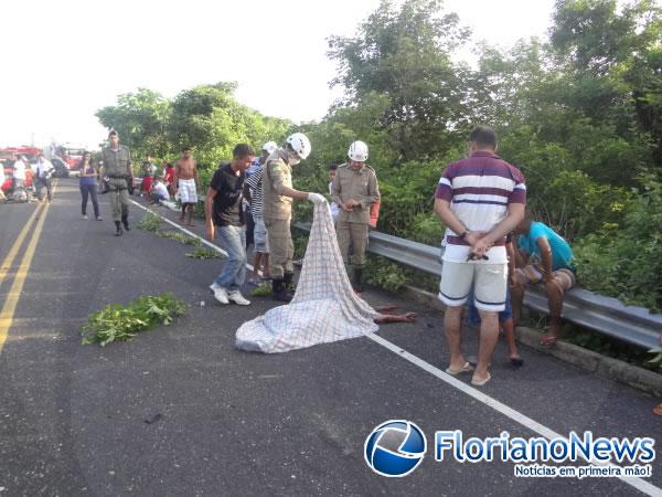 Grave acidente entre moto e carro deixa vítima fatal na PI-140.(Imagem:FlorianoNews)