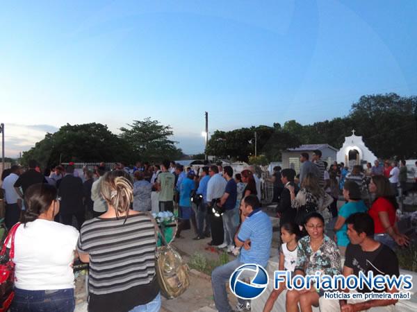 Magistrados, familiares e amigos se despedem do Promotor Edimar Piauilino.(Imagem:FlorianoNews)