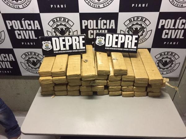 Polícia apreendeu 40 kg de maconha dentro de ônibus.(Imagem:Divulgação/Polícia Civil do Piauí)