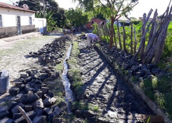 Infraestrutura repara calçamento em ruas de Floriano.(Imagem:Secom)