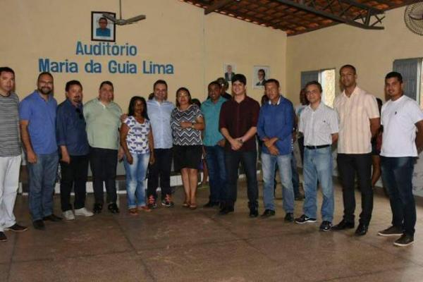 Em passagem por Floriano, deputado Mainha participa de reunião com pescadores.(Imagem:ASCOM)