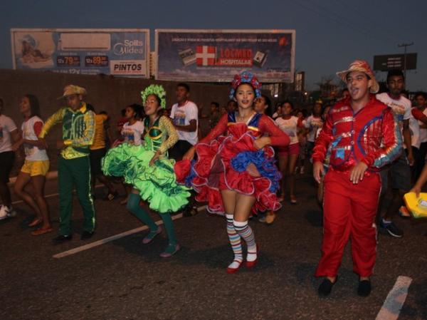 Avenida Raul Lopes em Teresina se transforma em corredor junino.(Imagem:Gilcilene Araújo /G1)