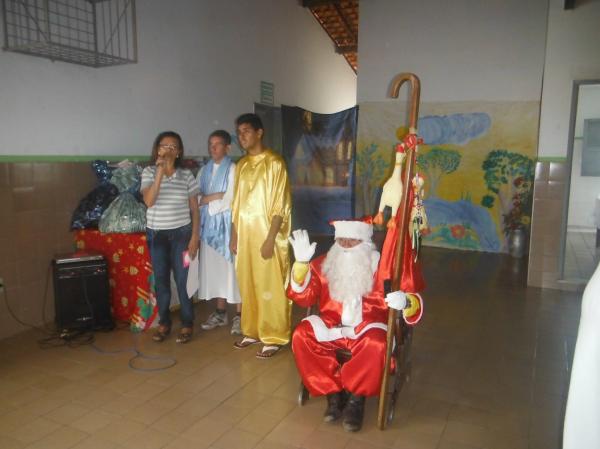 Papai Noel participou de confraternização de Natal na APAE de Floriano.(Imagem:FlorianoNews)