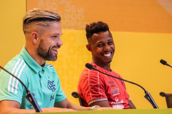 Diego e Wellington na coletiva da CBF.(Imagem:Rener Pinheiro/MowaPress)