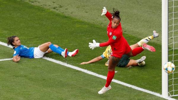 Bárbara em ação durante Austrália x Brasil.(Imagem:Reuters)