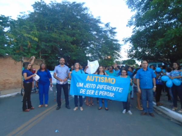 Educação promove caminhada e chama atenção para o autismo em Floriano.(Imagem:FlorianoNews)