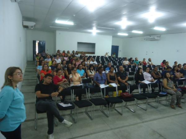 10ª GRE promove seminário sobre a Base Nacional Comum Curricular em Floriano.(Imagem:FlorianoNews)