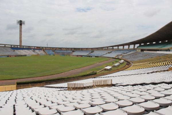 Albertão recebe ajustes antes da partida entre Piauí e Moto Club pela Copa do Nordeste.(Imagem:Antônio Fontes)