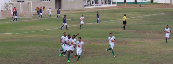 Faltando uma jogo para levantar a taça de campeão, as duas equipes estão garantidas na elite do estadual em 2016.(Imagem:Josiel Martins)