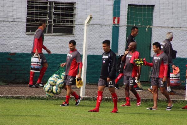 Jogadores do River-PI em treino no Sul.(Imagem:Renan Morais)