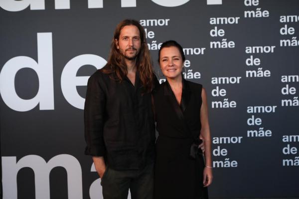 Vladimir Brichta e Adriana Esteves no evento de lançamento de 
