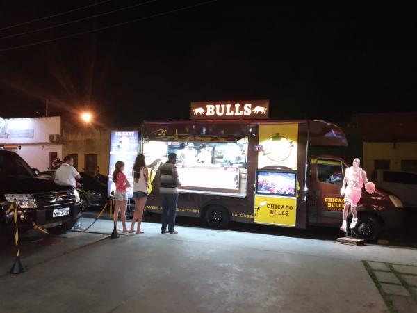  Posto Zito de Floriano recebe Food Truck Chicago Bulls.(Imagem:FlorianoNews)