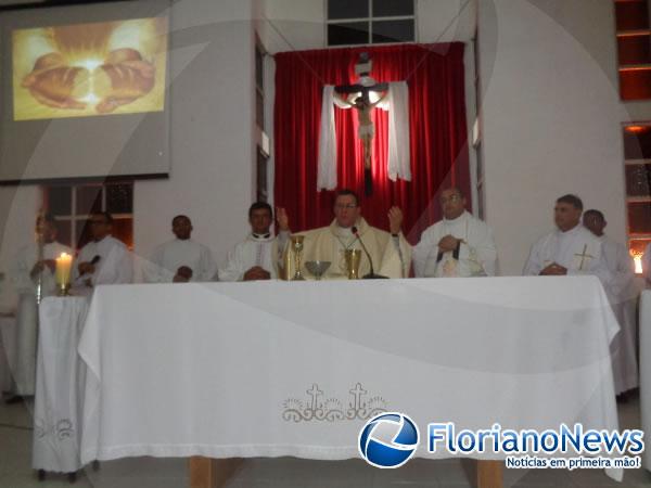 Padre Nilfrânio toma posse na Paróquia Senhora Sant'Ana em Floriano.(Imagem:FlorianoNews)