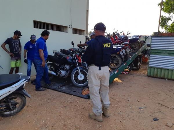 Motocicletas apreendidas durante a operação.(Imagem:PRF PI)