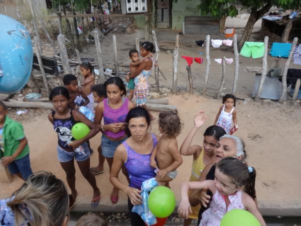 Palhaço Carrapeta enche à tarde de alegria em alusão ao Dia das Crianças.(Imagem:FlorianoNews)