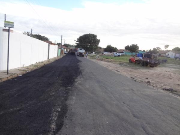 Rua Fernando Marques recebe pavimentação asfáltica.(Imagem:FlorianoNews)