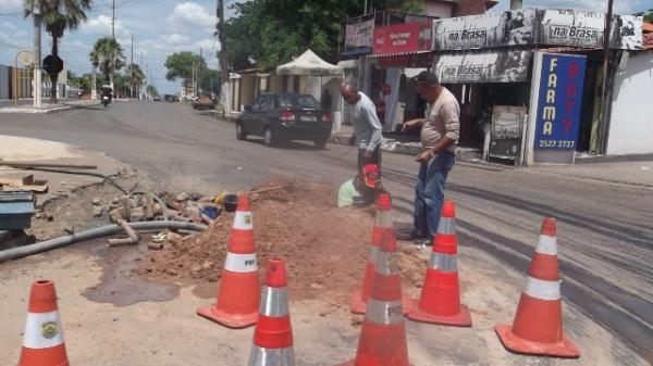 Infraestrutura de Floriano se manifesta sobre recuperação de asfalto de rotatória.(Imagem:FlorianoNews)