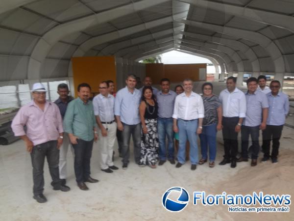 Senador João Vicente visitou obras do Mercado do Cruzeiro em Floriano.(Imagem:FlorianoNews)