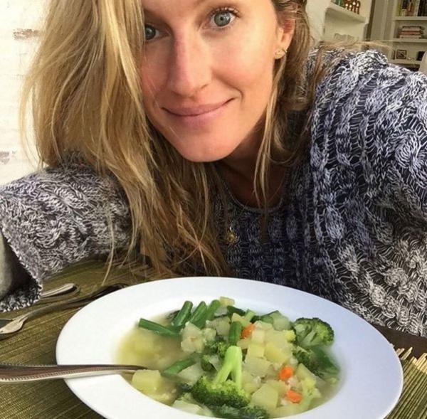 Gisele ensina que as sobras de ontem podem virar uma sopa deliciosa.(Imagem: Reprodução/Instagram)