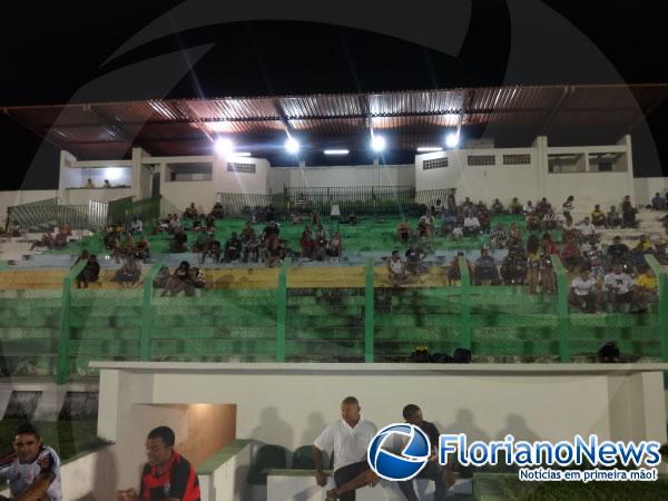 Partida solidária em prol do ex-jogador Carlos Silva atendeu expectativas.(Imagem:FlorianoNews)