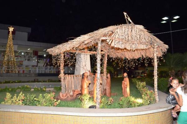 Prefeitura de Floriano deixa a cidade em clima de Natal.(Imagem:Waldemir Miranda)