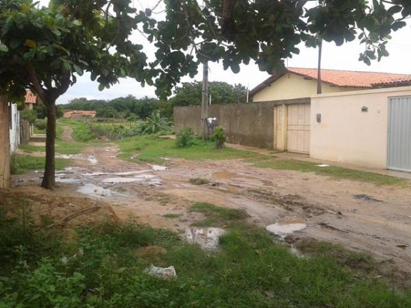 Morador do bairro Princesa do Sul volta a denunciar situação precária da Rua Dr. Paulo Martins.(Imagem:Robson Pires Borges)