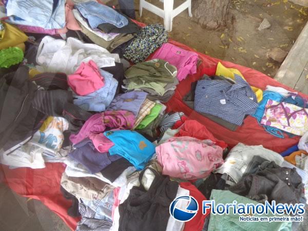 Grupo de jovens realiza bazar beneficente no centro de Floriano.(Imagem:FlorianoNews)