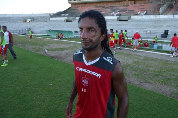 Leo Olinda deixa o Auto Esporte com dois gols e se apresenta ao River-PI na quarta.(Imagem:Amauri Aquino)