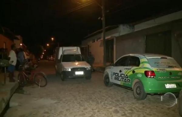 Eletricista morre eletrocutado ao realizar gambiarra em poste no Dirceu II.(Imagem:Reprodução)