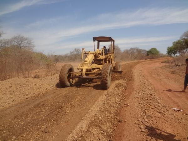 Prefeitura visita obras de recuperação em estradas.(Imagem:FlorianoNews)