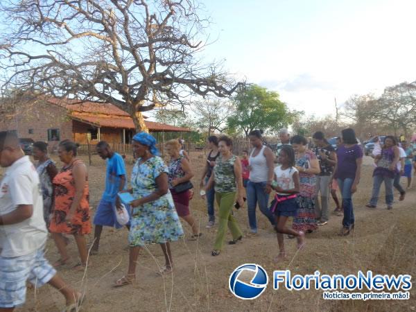 Procissão encerrou os festejos de Bom Jesus da Lapa na localidade Tabuleiro do Mato.(Imagem:FlorianoNews)