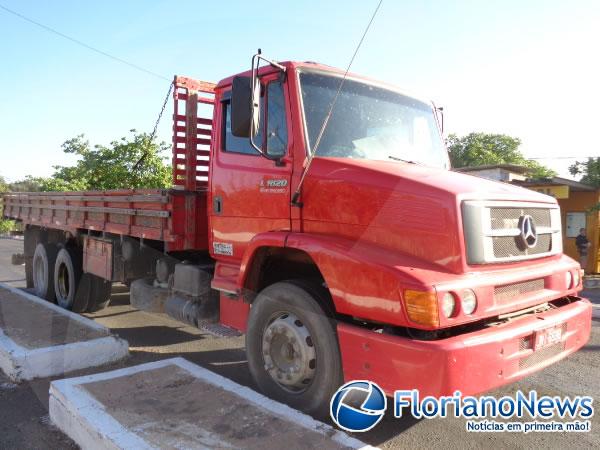 Caminhão tomado de assalto é recuperado pela PRF em Floriano.(Imagem:FlorianoNews)
