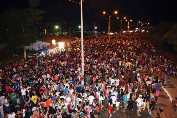 Arrastão atrai milhares de pessoas à Avenida Beira Rio no aniversário da cidade.(Imagem:Secom)